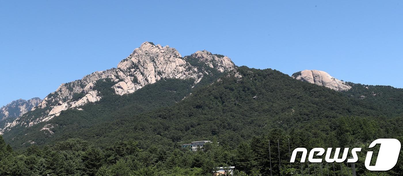 View of Mount Kumgang from Kumgangsan Hotel