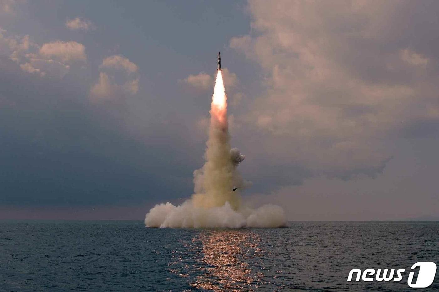 A submarine-launched ballistic missile (SLBM) is fired from North Korea’s submarine “8.24 Hero Ship.” [For Use Only in the Republic of Korea. Redistribution Prohibited. DB Prohibited] / Courtesy of News1