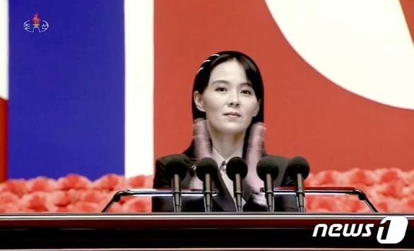 On August 11, 2022, North Korea’s Korean Central Television reported that the Central Committee of the Workers’ Party and the Cabinet had convened a national emergency anti-epidemic meeting on August 10, 2022. During the meeting, Kim Yo-jong, a vice department director of the Party, suggested a strong response, stating in a discussion that South Korea had spread the novel coronavirus (COVID-19) through anti-North leaflets (Capture from Korean Central Television) 2022.8.11 / News1