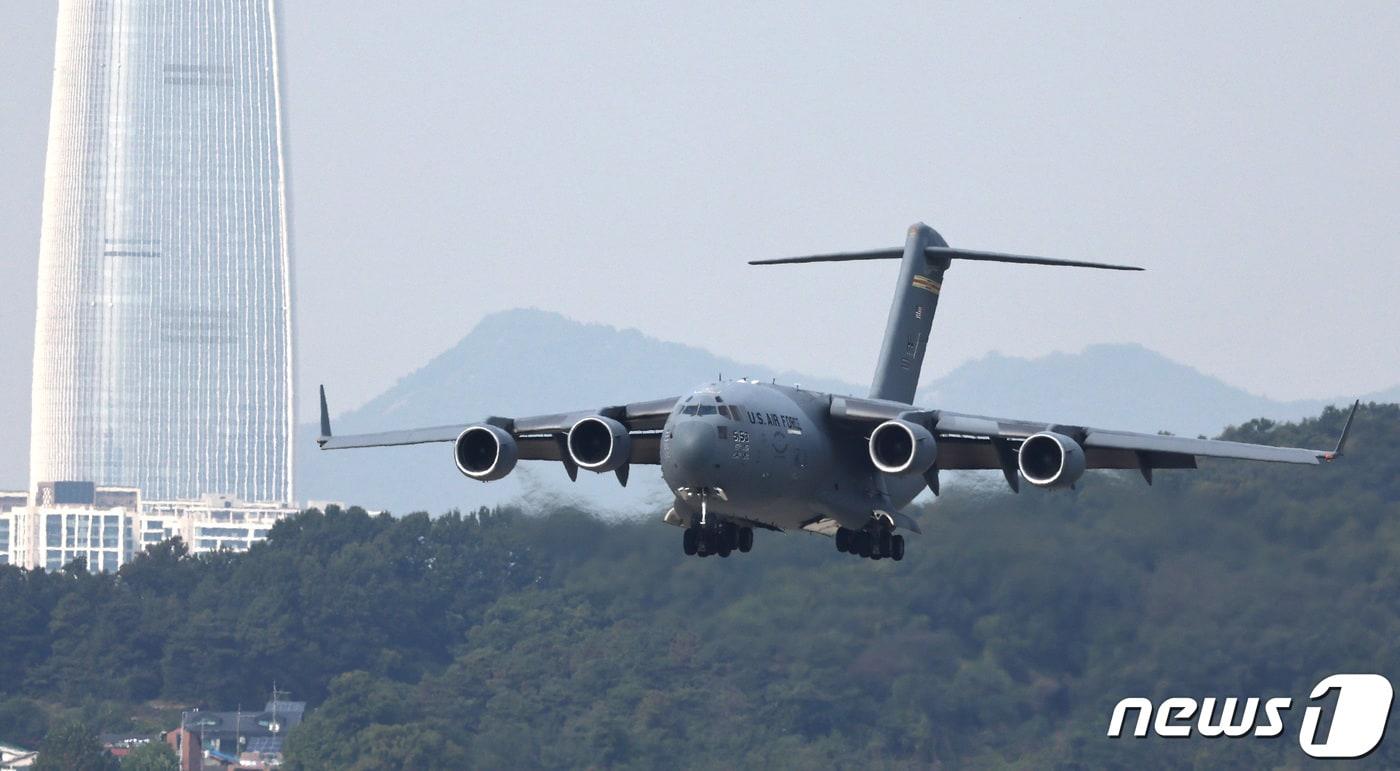 U.S. Air Force C-17 Globemaster transport aircraft 2023.10.18 / News1