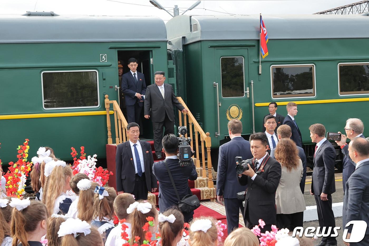 Kim Jong Un steps off his private train / Rodong Sinmun
