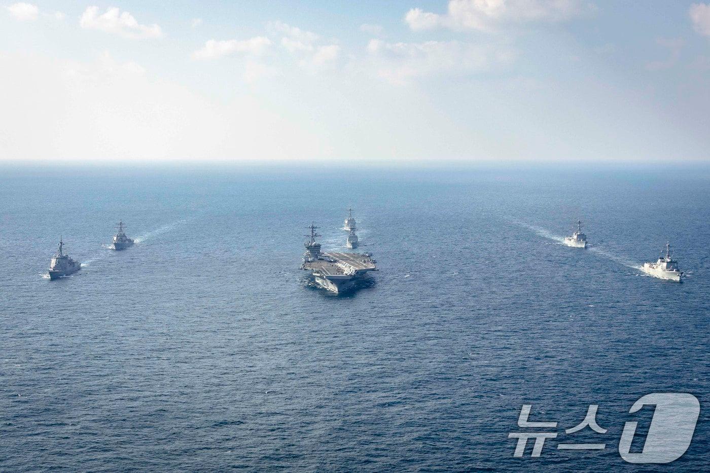 During the second Freedom Edge exercise held last November, South Korean, U.S., and Japanese vessels, including a U.S. aircraft carrier, are sailing. &#40;Provided by the Joint Chiefs of Staff&#41; 2024.11.14 / News1