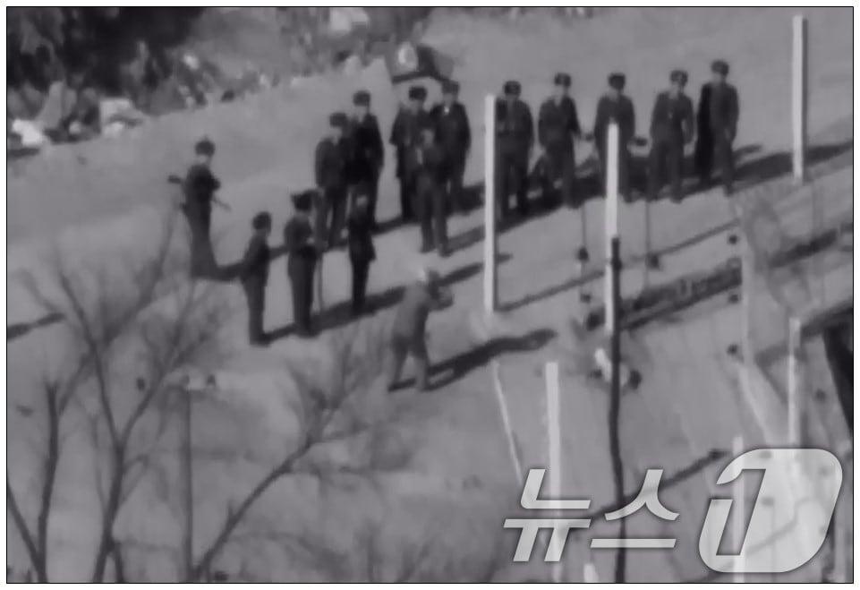 In December 2024, North Korean troops were using animals to check whether the electric fences they had installed were operational in the vicinity of the Military Demarcation Line (MDL) (Provided by Joint Chiefs of Staff) 2024.12.23 / News1