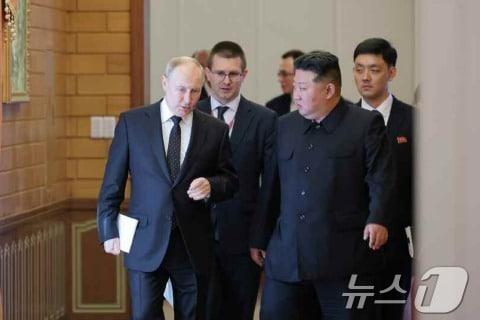 Russian President Vladimir Putin and North Korean Workers&#39; Party General Secretary Kim Jong-un meeting in Pyongyang last year June / Rodong Sinmun