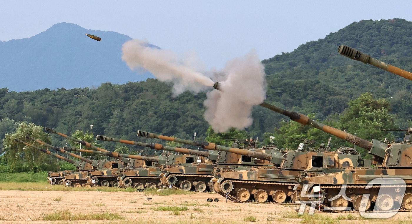 The Army&#39;s 7th Artillery Brigade operates the K9A1 self-propelled howitzer, which fired shells during the Ulchi Freedom Shield &#40;UFS&#41; exercise on the morning of August 20 at the Munhye-ri firing range in Cheorwon, Gangwon Province. 2024.8.20/News1 ⓒ News1 Koo Yoon-sung