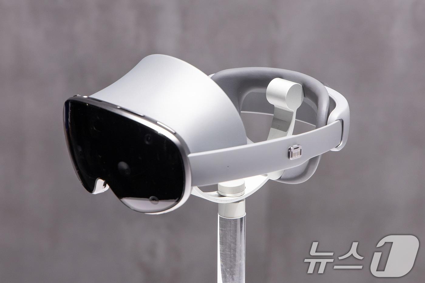 Samsung Electronics&#39; XR device &#39;Galaxy XR&#39; &#40;Provided by Samsung Electronics&#41; 2025.1.23 / News1