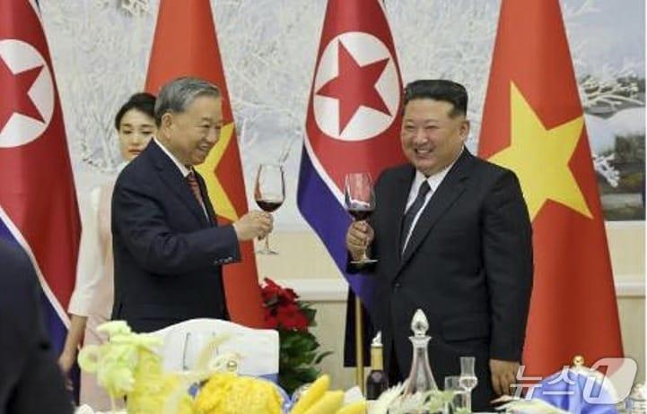 The Rodong Sinmun, the official newspaper of North Korea&#39;s Workers&#39; Party, reported on Friday that Kim Jong Un, General Secretary of the Workers&#39; Party, stated during his meeting with Nguyen Phu Trong, General Secretary of the Communist Party of Vietnam, the previous day that this visit is deepening the bonds of friendship between the two parties and the peoples of the two countries and making the 80th anniversary of our party&#39;s founding even more meaningful /For Use Only in the Republic of Korea. Redistribution Prohibited/Rodong Sinmun