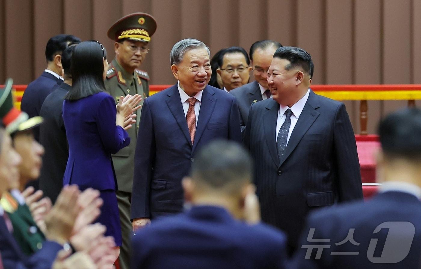 On October 10, marking the 80th anniversary of the founding of the Workers&#39; Party of Korea, the General Secretary of the Communist Party of Vietnam and Kim Jong Un, the Party&#39;s General Secretary, held talks in Pyongyang / Rodong Sinmun