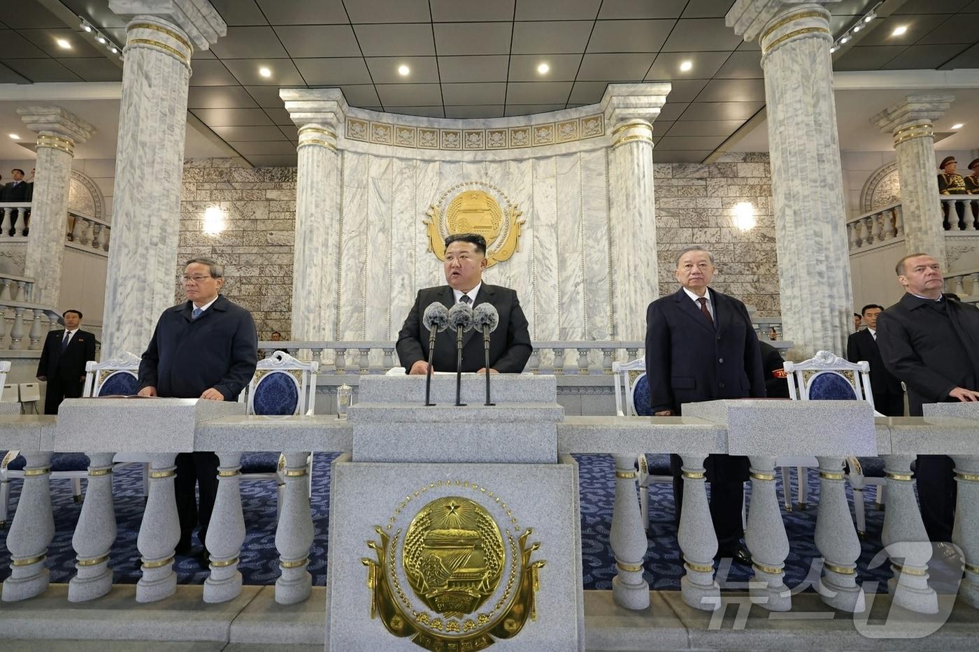 The presidium at the military parade commemorating the 80th anniversary of the founding of the Workers&#39; Party of Korea, held at Kim Il Sung Square in Pyongyang on October 10. Standing to the left &#40;as seen in the photo&#41; of Kim Jong Un, General Secretary of the Workers&#39; Party of Korea, delivering a speech, is Li Qiang, Premier of the State Council of China. To his right stand Nguyen Phu Trong, General Secretary of the Communist Party of Vietnam, and Dmitry Medvedev, Deputy Chairman of the Security Council of Russia / Rodong Sinmun