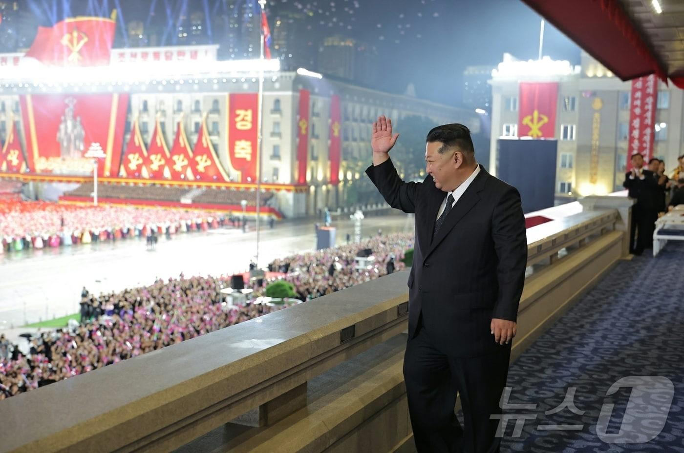 The Rodong Sinmun, the official newspaper of North Korea&#39;s Workers&#39; Party, reported on October 11 that a grand military parade celebrating the 80th anniversary of the party&#39;s founding was held the previous day at Kim Il Sung Square. The new intercontinental ballistic missile &#40;ICBM&#41;, the Hwasong-20, was unveiled for the first time that day / Rodong Sinmun