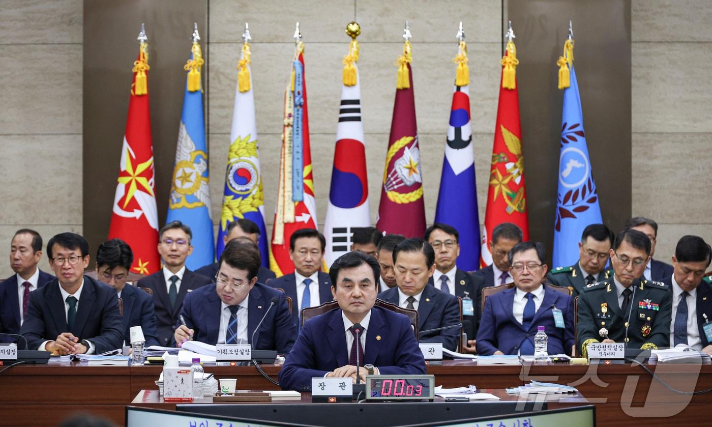 South Korean Defense Minister Ahn Kyu-back listens to a lawmaker&#39;s question during the 2025 National Defense Audit at the Ministry of National Defense building in Yongsan-gu, Seoul, South Korea, on the morning of the first National Defense Audit of the Lee Jae Myung administration. 2025.10.13 / News1