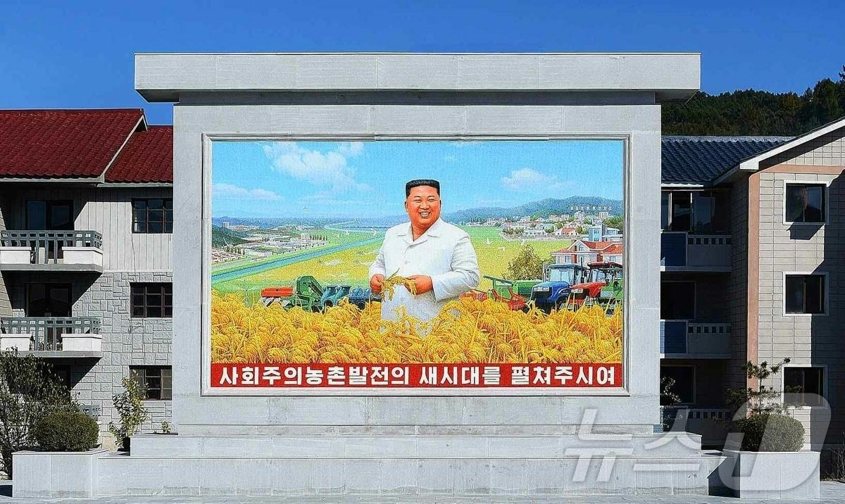 The Rodong Sinmun, the official newspaper of North Korea&#39;s Workers&#39; Party, reported on Monday that new residential buildings, administrative offices, a cultural center, a daycare center, a medical clinic, a 10-day kindergarten, a nursery, and production facilities have been splendidly erected at the Dapsang Farm in Unsan County, showcasing socialist rural civilization / Rodong Sinmun