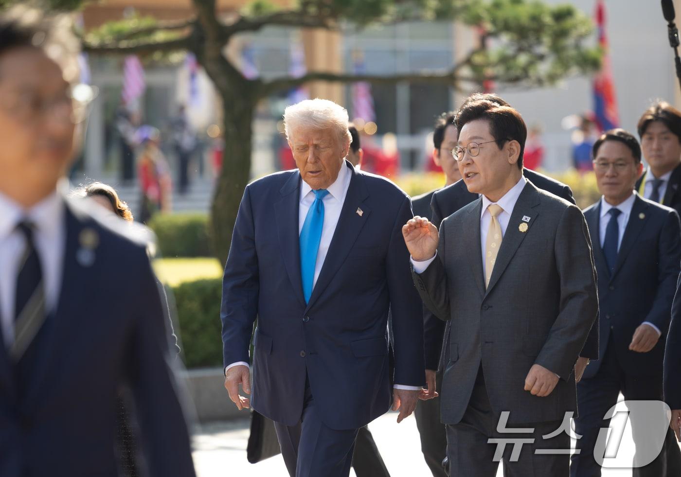 President Lee Jae Myung and U.S. President Donald Trump are attending the luncheon meeting of the South Korea-U.S. summit held at the Gyeongju Museum in North Gyeongsang Province on Wednesday &#40;Provided by the Presidential Office of South Korea&#41; 2025.10.29 / News1