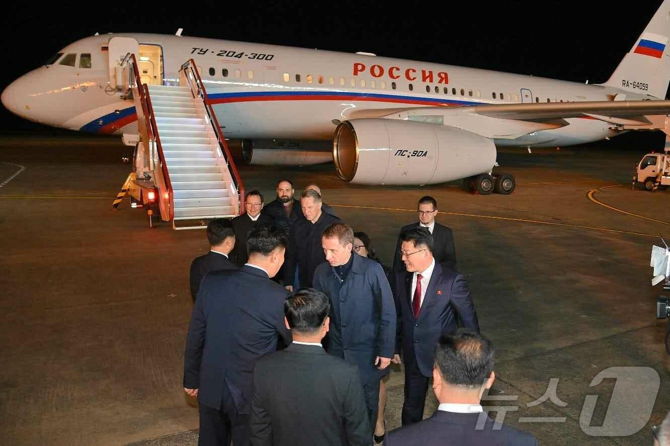 The Rodong Sinmun, the official newspaper of North Korea&#39;s Workers&#39; Party, reported on Thursday that a Russian economic delegation, led by Alexander Kozlov, Minister of Natural Resources and Ecology and Chairman of the Russian side of the Intergovernmental Commission on Trade, Economic, and Scientific-Technical Cooperation between North Korea and Russia, arrived in Pyongyang on the previous day / Rodong Sinmun