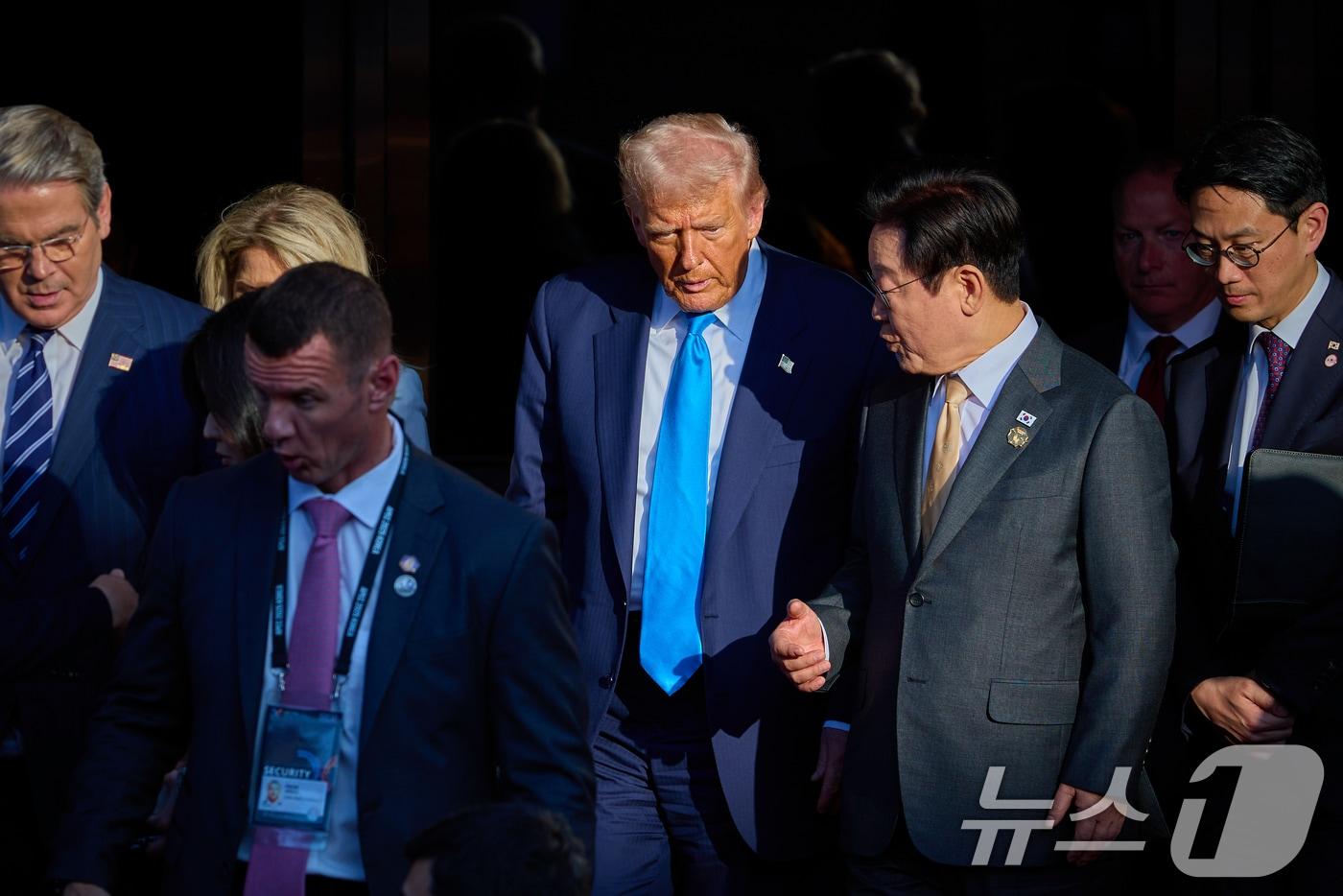 President Lee Jae Myung bids farewell to U.S. President Donald Trump after concluding the South Korea-U.S. summit held at the Gyeongju Museum in North Gyeongsang Province on Wednesday &#40;Provided by President Lee&#39;s social media&#41; 2025.10.30 / News1