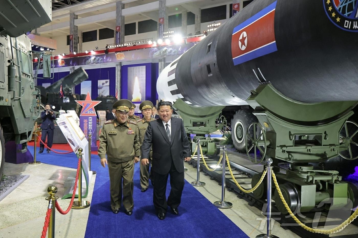 The Rodong Sinmun, the official newspaper of North Korea&#39;s Workers&#39; Party, reported on October 5 that the National Defense Development-2025 arms exhibition opened successfully in the capital Pyongyang on the previous day / Rodong Sinmun