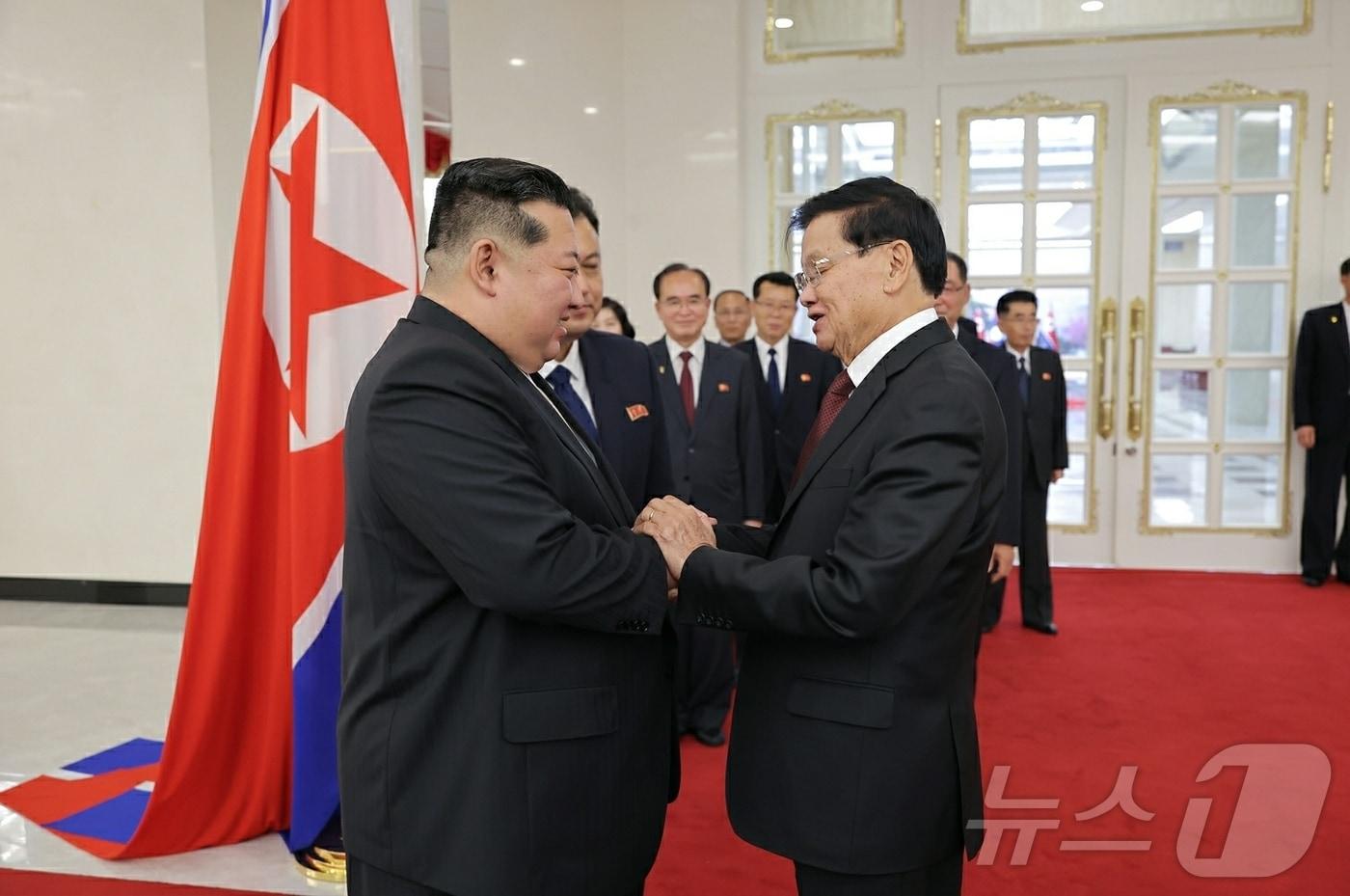 The Workers’ Party of Korea’s official newspaper, Rodong Sinmun, reported on October 8 that on October 7, in celebration of the 80th anniversary of the founding of the Workers’ Party of Korea, the respected Comrade Kim Jong Un, General Secretary of the Workers’ Party of Korea and President of the State Affairs of the Democratic People’s Republic of Korea, held talks with Comrade Thongloun Sisoulith, General Secretary of the Central Committee of the Lao People’s Revolutionary Party and President of the Lao People’s Democratic Republic, who is on a congratulatory visit to the country / Rodong Sinmun