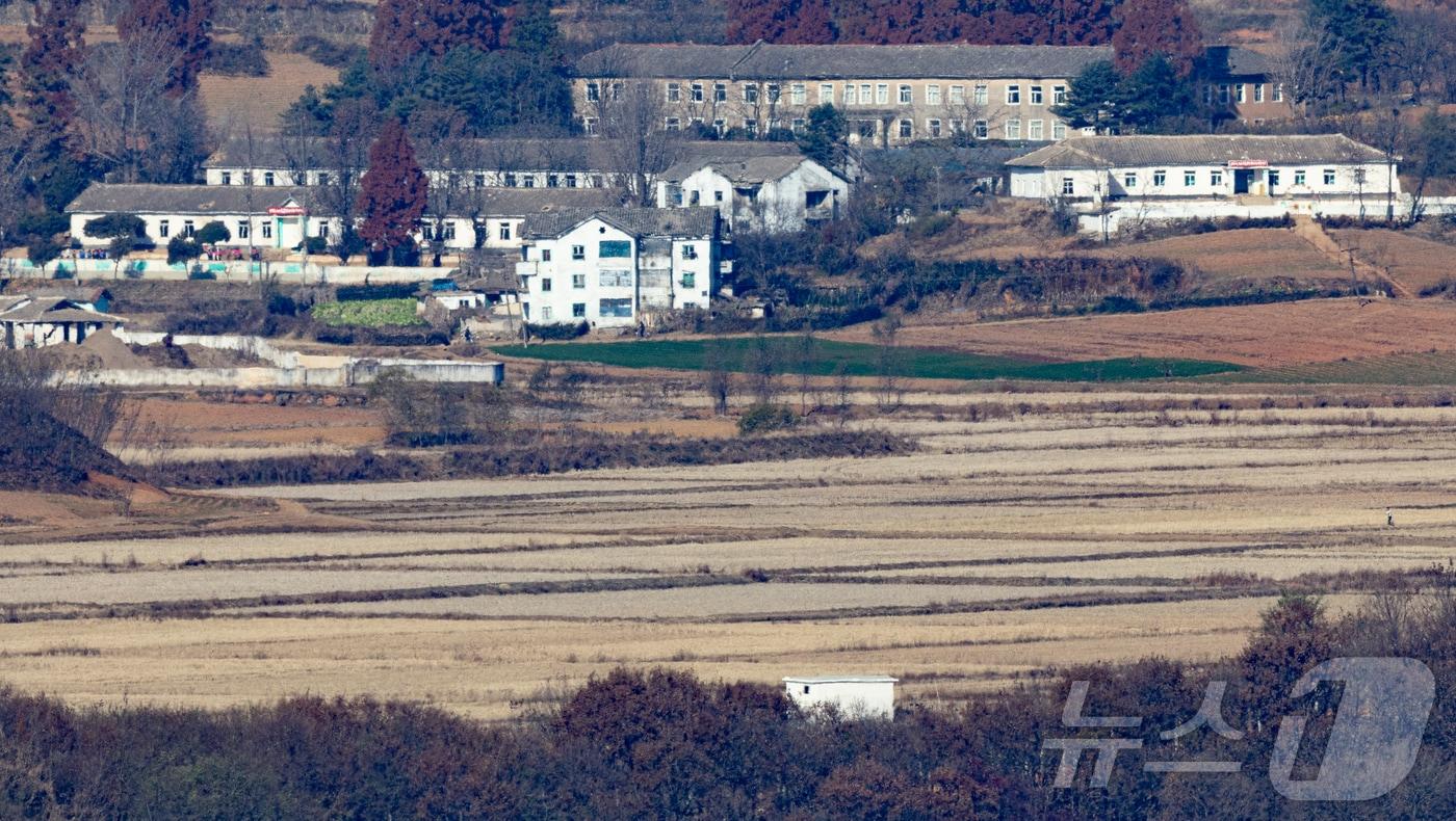 View of a village in Gaepung County, North Hwanghae Province, North Korea, as seen from the Odu Mountain Unification Observatory in Paju City, Gyeonggi Province 2025.11.18 / News1