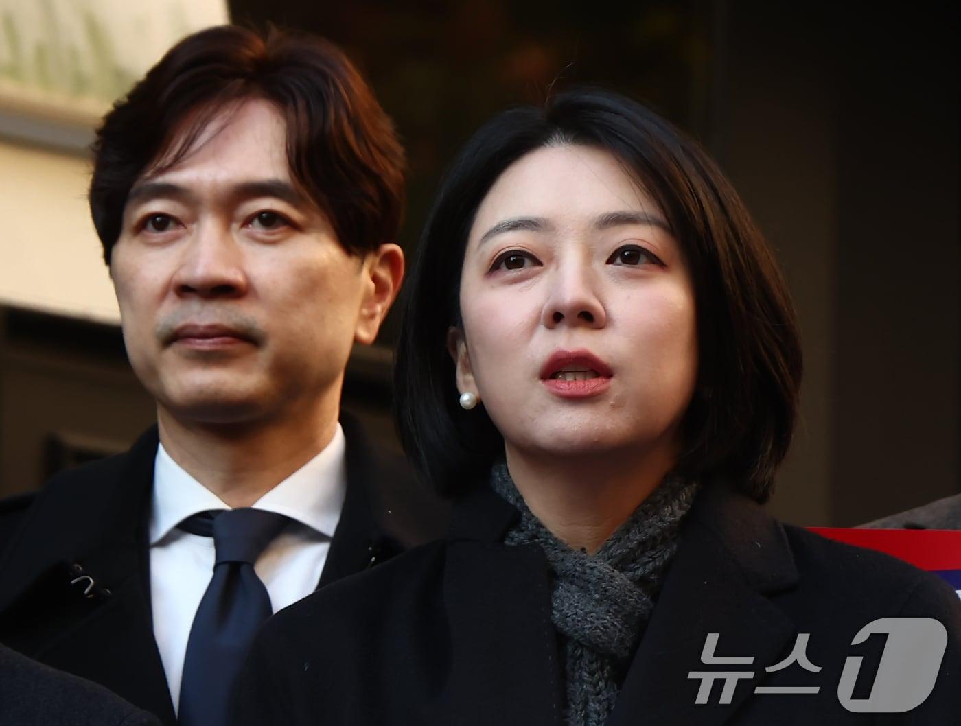 Rep. Bae Hyun-jin of the People Power Party held a press conference on the morning of November 19, 2025, in front of a building in Cheongdam-dong, Gangnam-gu, Seoul, where lawyer Nam Wook—who received a prison sentence in the Daejang-dong development project favoritism scandal—requested the lifting of asset forfeiture preservation. The press conference condemned the prosecution's decision to abandon its appeal in the Daejang-dong case and urged the recovery of criminal proceeds into the national treasury 2025.11.19 / News1