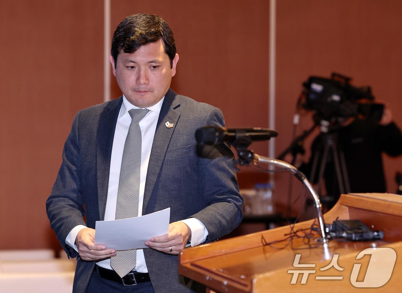 Kevin Kim, Chargé d&#39;Affaires of the U.S. Embassy in South Korea, takes the podium to deliver a keynote address at the inaugural Korea-U.S. Diplomatic Forum commemorating the founding of the Korea-U.S. Parliamentary Alliance, held at the Lotte Hotel in Jung-gu, Seoul, on the afternoon of November 20. 2025.11.20 / News1
