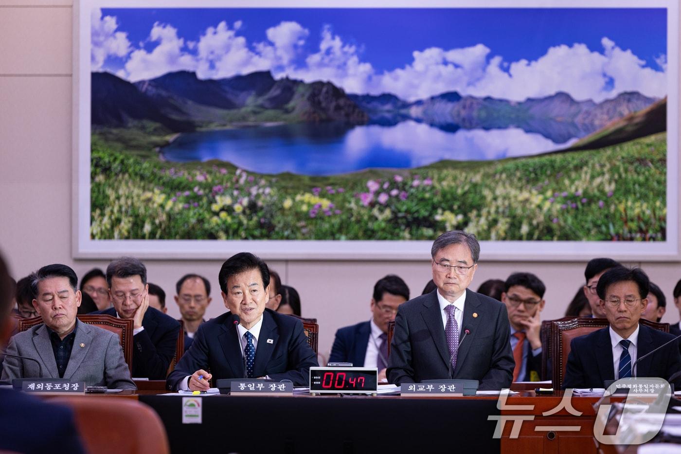 Unification Minister Chung Dong-young responds to lawmakers' questions during the 7th plenary session of the Foreign Affairs and Unification Committee at the 429th National Assembly (Regular Session) held at the National Assembly in Yeouido, Seoul, on November 28 last year 2025.11.28 / News1