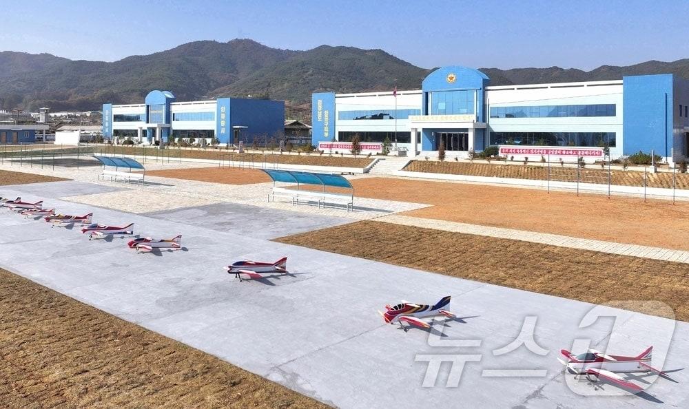 The Rodong Sinmun, the official newspaper of North Korea's Workers' Party, reported on November 29 that the completion ceremony for the South Hamgyong Province Aviation Club was held on the previous day / Rodong Sinmun