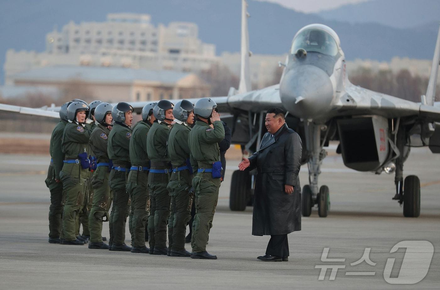 The Rodong Sinmun, the official newspaper of North Korea's Workers' Party, reported on November 30 that a grand ceremony commemorating the 80th anniversary of the founding of the Korean People's Army Air Force was held on November 28 at the Kalma Airfield of the 59th Gil Yeongjo Hero Regiment, 2nd Air Division. Kim Jong Un, the General Secretary, was seen encouraging the pilots who participated in the event / Rodong Sinmun