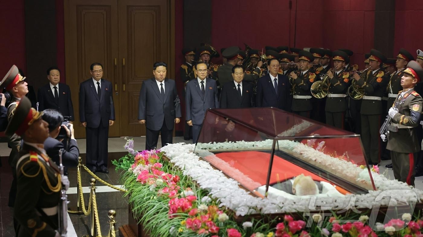 The Rodong Sinmun, the official newspaper of North Korea&#39;s Workers&#39; Party, reported on the 4th that former Supreme People&#39;s Assembly President Kim Yong-nam passed away the previous day.