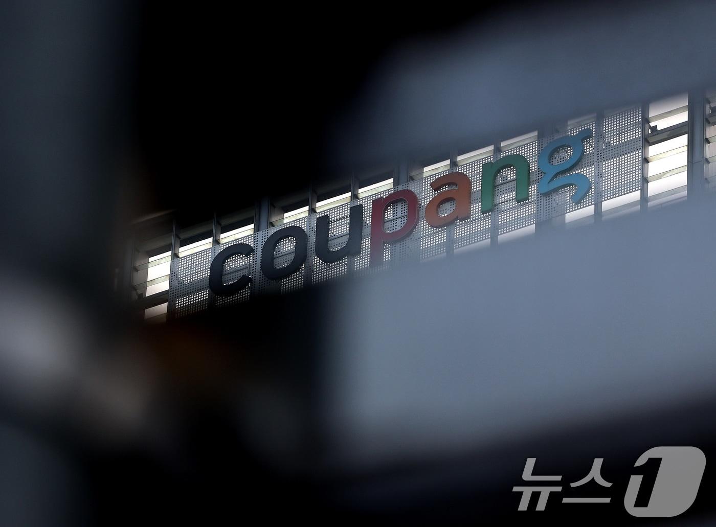 The appearance of Coupang's headquarters in Songpa-gu, Seoul 2025.12.29 / News1