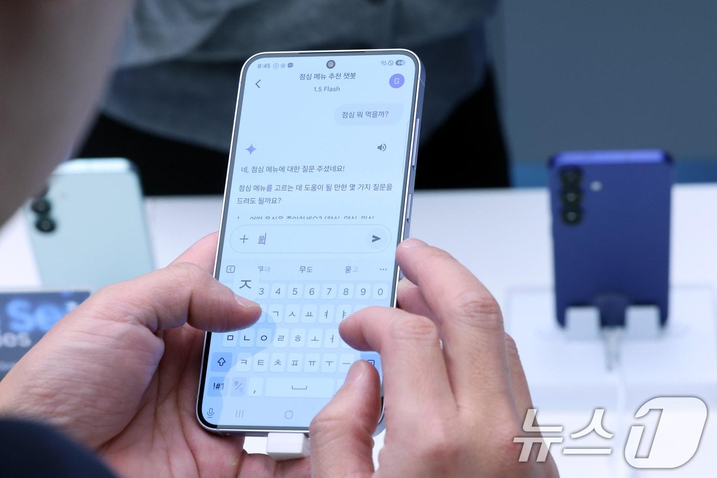 SK Telecom staff demonstrate Google&#39;s Gemini AI on the Samsung Galaxy S25 series during an early release event at T Factory in Mapo-gu, Seoul, on April 4, 2025. / News1