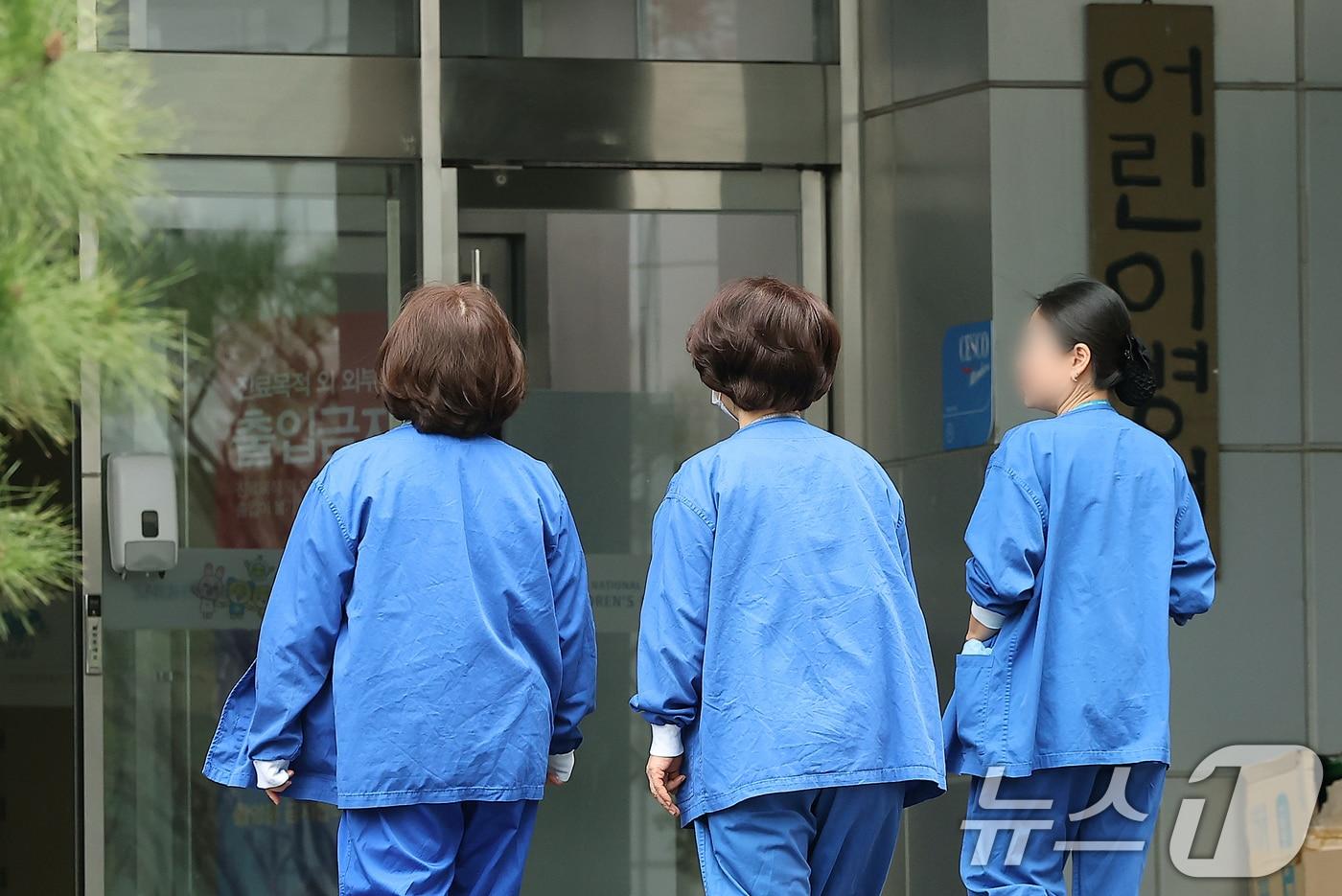 Nurses move around at a university hospital in Seoul on March 12. 2025.3.12 / News1