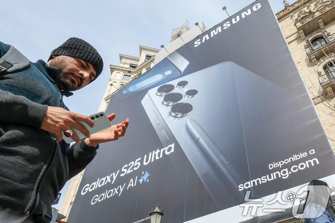 A Galaxy S25 Ultra advertisement is displayed on Gracia Street near Plaça de Catalunya in Barcelona, Spain, two days before the opening of the Mobile World Congress &#40;MWC&#41; 2025. March 2, 2025 / News1 © Min Kyung Seok