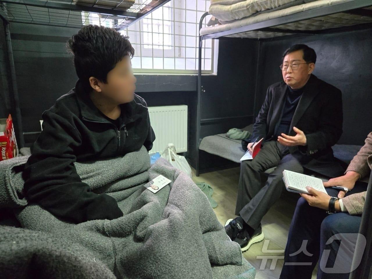 Rep. Yoo Yoog Won of the People Power Party meets with North Korean soldiers sent to Russia who were captured in Ukraine /Photo courtesy of the office of Rep. Yoo Yoo Won&#41; 2025.3.4