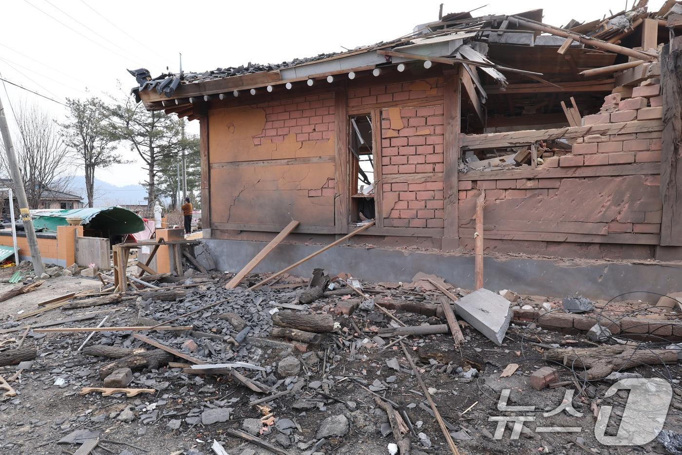 A house at the site of the KF-16 fighter jet accidental bombing in Nogok-ri, Idong-myeon, Pocheon-si, collapsed due to the impact on the afternoon of the 7th. 2025.3.7 / News1