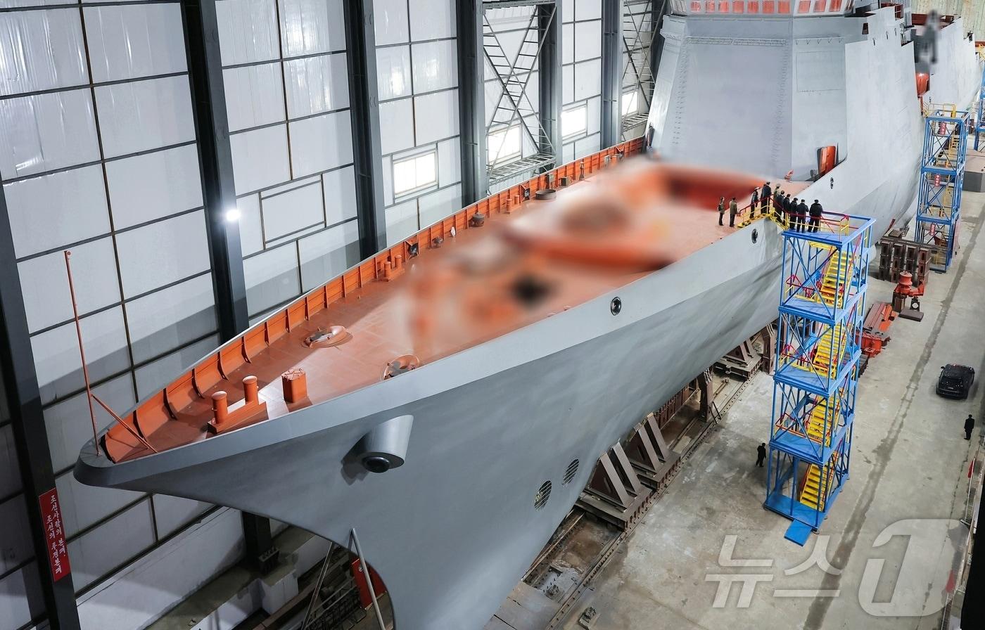 Construction of North Korea&#39;s new warship / Rodong Sinmun