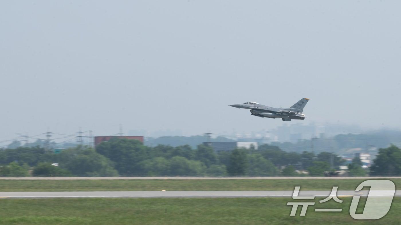 The Republic of Korea Air Force announced that South Korea, U.S., and Japan conducted joint fighter jet training exercises over the souther waters of Jeju Island on June 18. The photo shows U.S. Air Force F-16 fighter jets taking off from Osan Air Base to participate in the training exercises. &#40;Provided by the Republic of Korea Air Force&#41; 2025.6.18 / News1