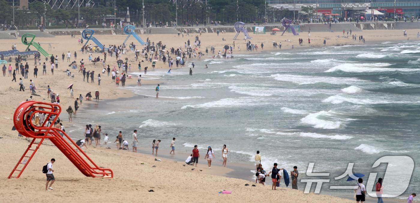 Haeundae Beach in Busan. &#40;Image not directly related to article content&#41; / News1
