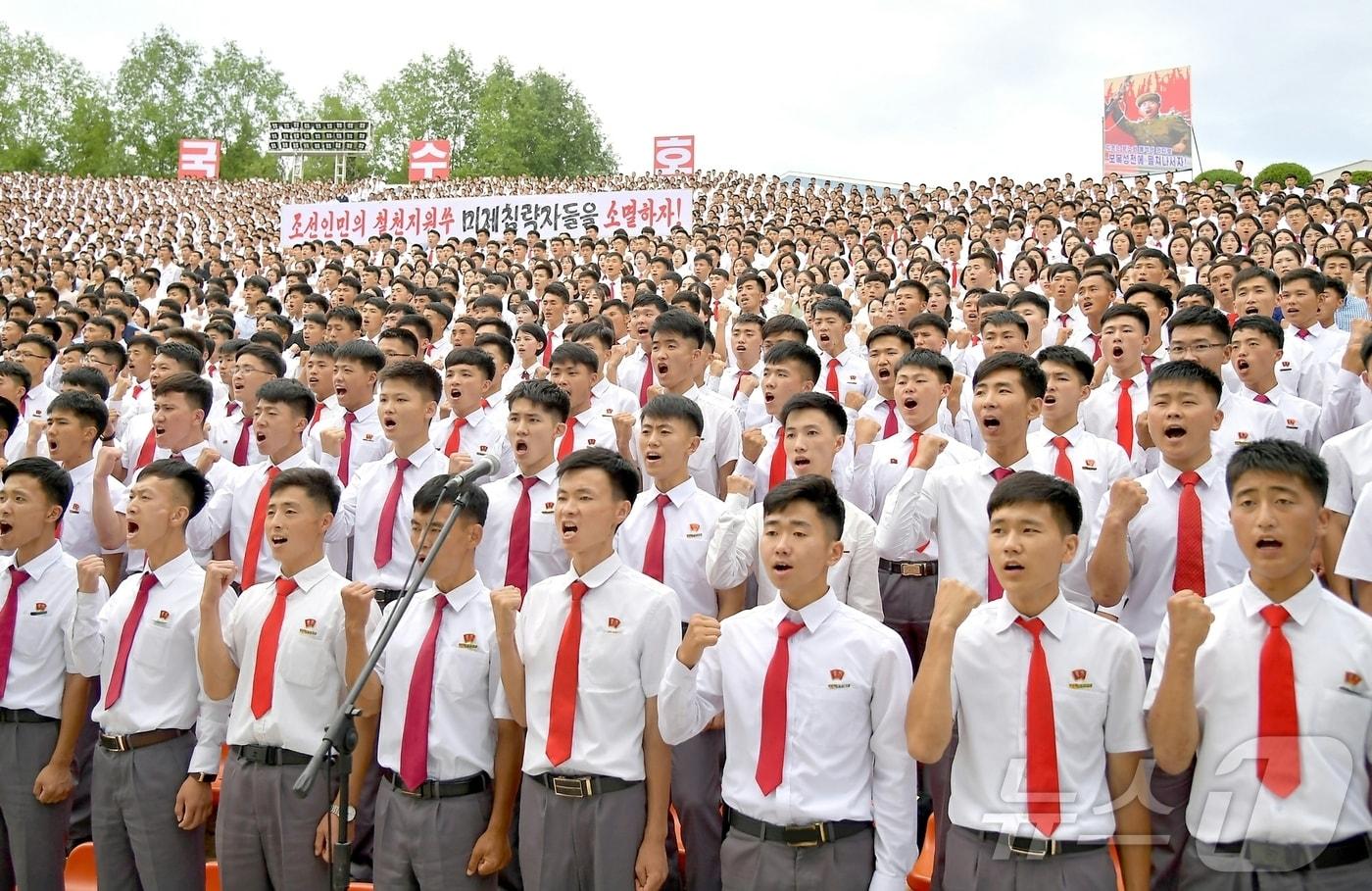 On the occasion of the 25th anniversary of the June 25 Anti-U.S. War &#40;June 25 Korean War&#41;, several resolutions meetings were held by young students, members of the Socialist Women&#39;s Union of Korea, the Central Committee of the Union of Agricultural Workers, and agricultural workers / Rodong Sinmun