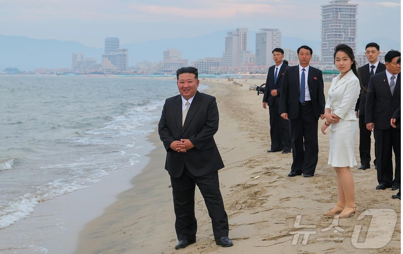 General Secretary of Workers&#39; Party of Korea Kim Jong Un and his daughter, Kim Ju Ae/Rodong Sinmun