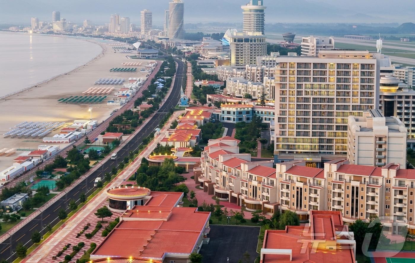 View of the Kalma Coastal Tourist Area in Wonsan, North Korea / Rodong Sinmun