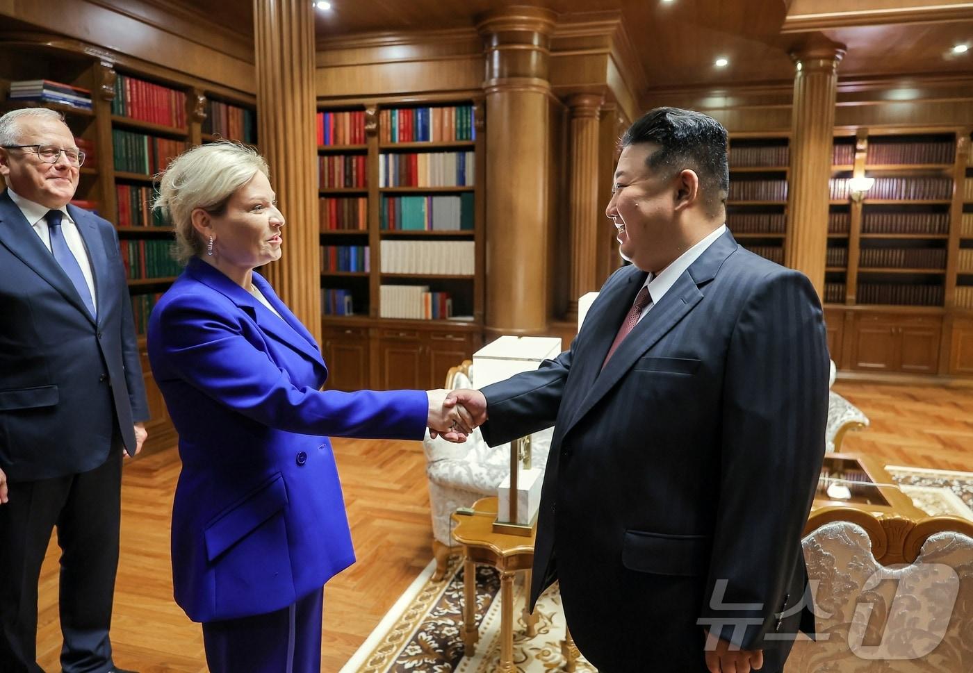 Olga Lyubimova&#40;left&#41; and Kim Jong Un &#40;right&#41; / Rodong Sinmun
