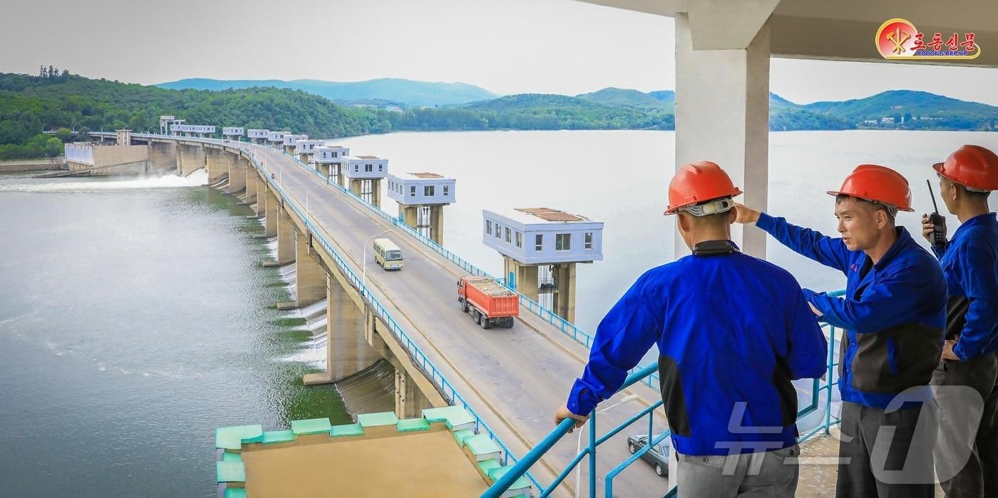 Mirim Canal Operations Office in North Korea / Rodong Sinmun
