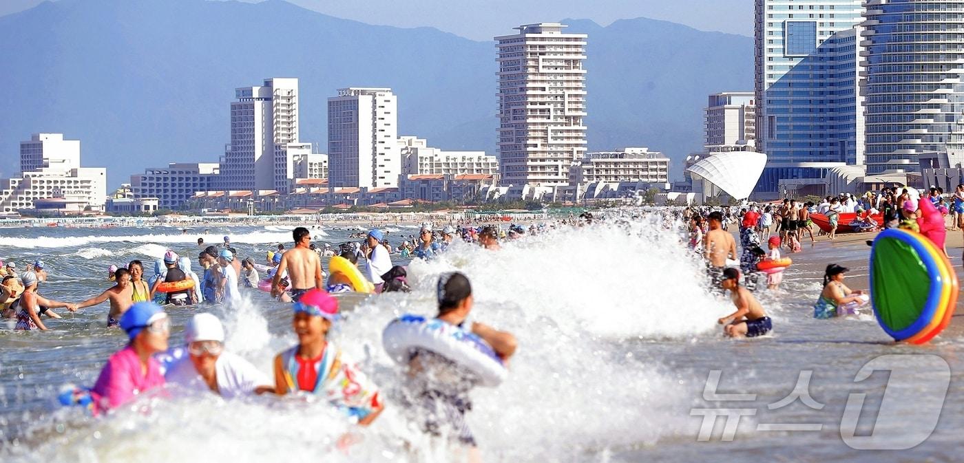 Wonsan Kalma Coastal Tourist Area in North Korea / Rodong Sinmun