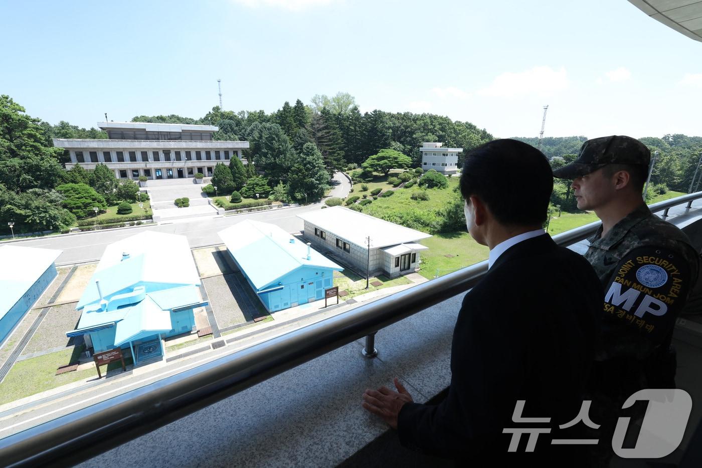 Unification Minister Chung Dong-young visited Panmunjom in Paju, Gyeonggi Province, on July 25 to inspect the local situation, including the inter-Korean communication channe &#40;Provided by the Ministry of Unification&#41; 2025.7.25 / News1