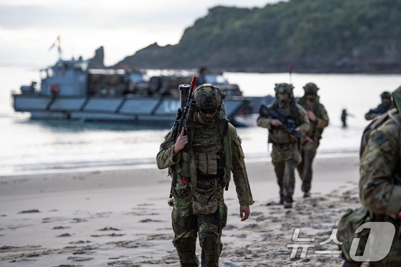 During Talisman Sabre training, Australian landing forces are using Australian LCMs to land on the coast. 2025.7.28 / News1
