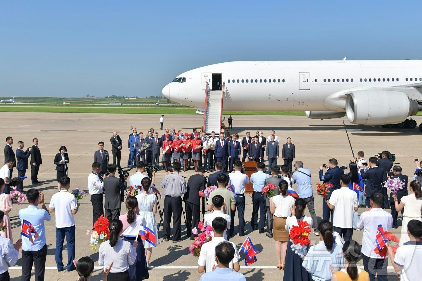 On Tuesday, North Korea&#39;s Workers&#39; Party newspaper Rodong Sinmun reported that a ceremony was held on the 28th to celebrate the resumption of direct flights between Pyongyang and Moscow / Rodong Sinmun