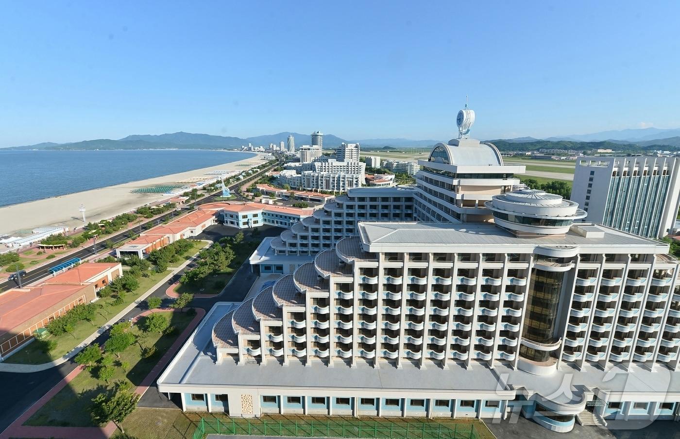 The North Korean Workers&#39; Party&#39;s official newspaper, Rodong Sinmun, touted the Wonsan Kalma Coastal Tourist Area on Friday, saying that a coastal tourist city and people&#39;s cultural resort in the North Korean style has risen magnificently and splendidly on the famous scenic spot of the East Sea / Rodong Sinmun