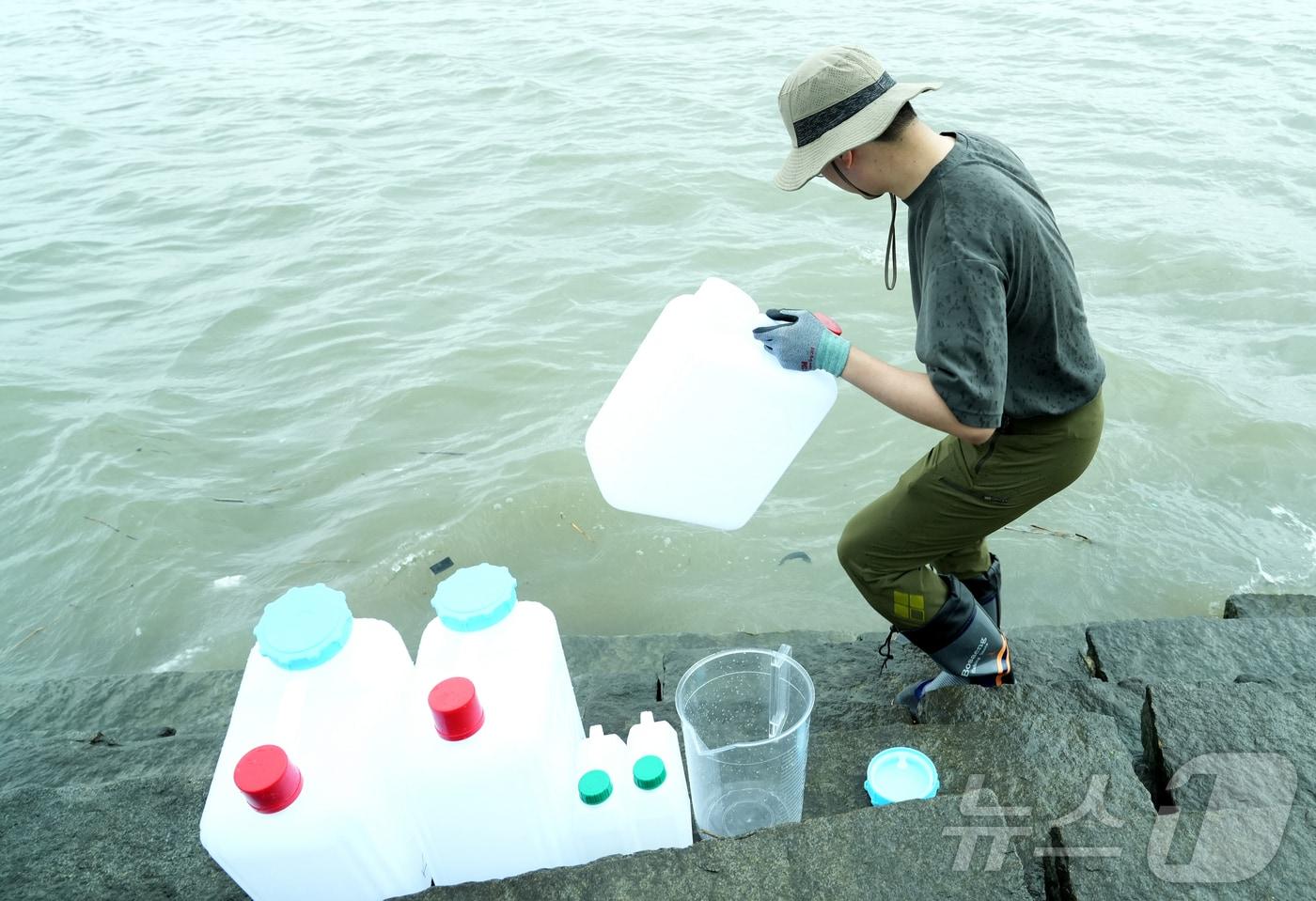 An expert from the Korea Institute of Nuclear Safety collected samples in Ganghwa-do. / Photo courtesy of the Nuclear Safety and Security Commission of South Korea
