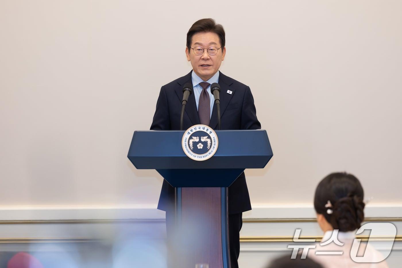 President Lee Jae-myung speaks at the President&#39;s Invitation, Dinner with the Diplomatic Corps, held at the State Guest House on August 15. 2025.8.16 / News1