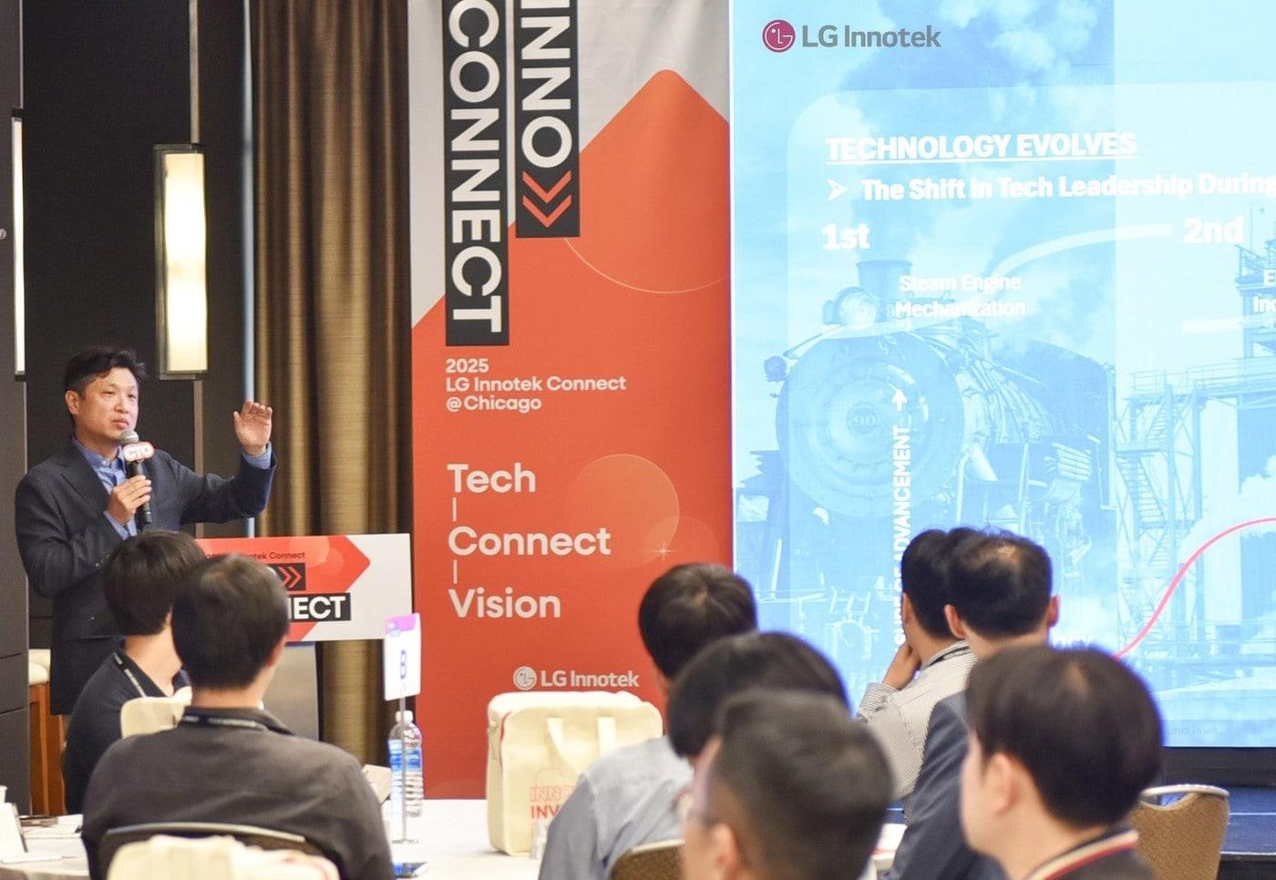 LG Innotek CTO Noh Seung-won explains the company&#39;s technology roadmap at Inno Connect, a talent recruitment event held recently at the Hyatt Regency Hotel in Chicago, U.S. &#40;Provided by LG Innotek&#41; / News1